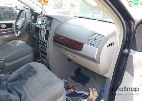 2010 Chrysler Town & Country Touring из США, поврежденный, VIN 2A4RR5D12AR359509